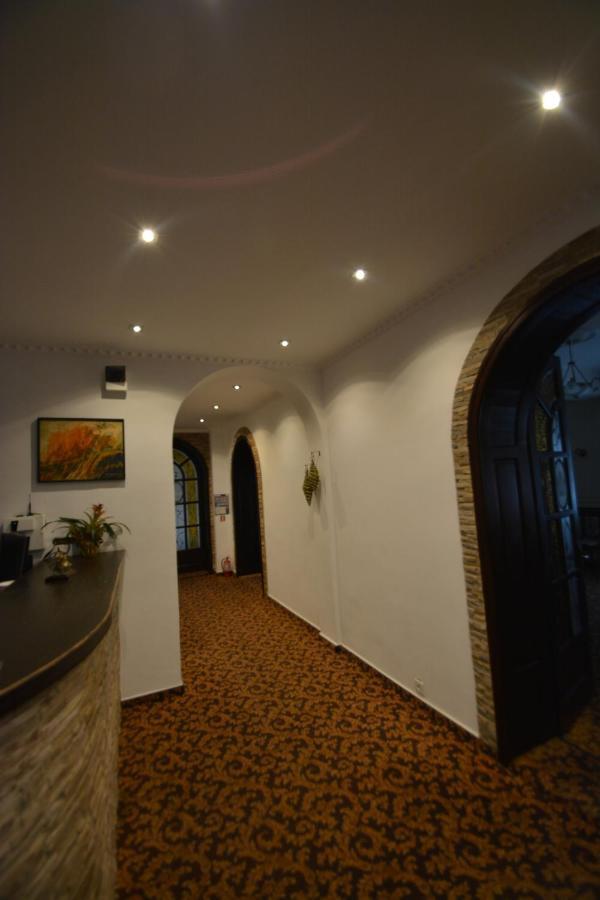 Gala - Guesthouse Oradea Exterior foto