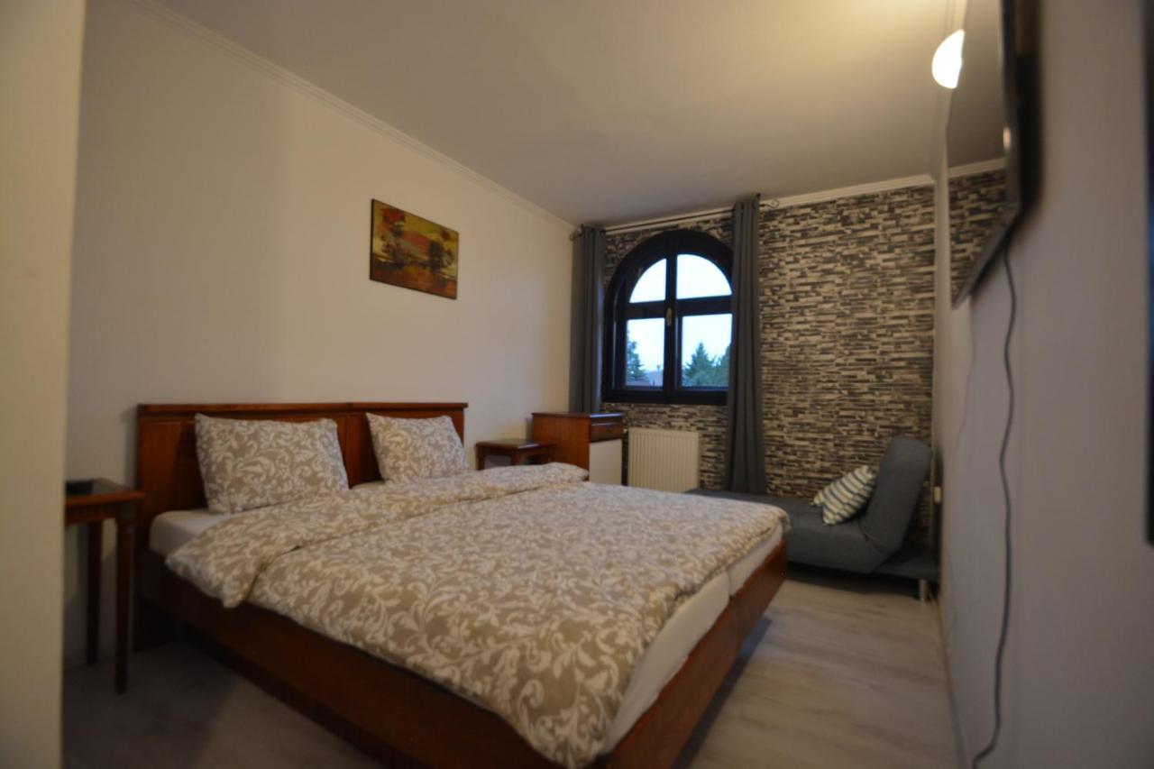 Gala - Guesthouse Oradea Exterior foto