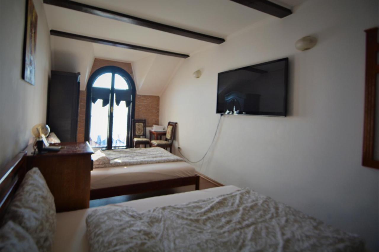 Gala - Guesthouse Oradea Exterior foto